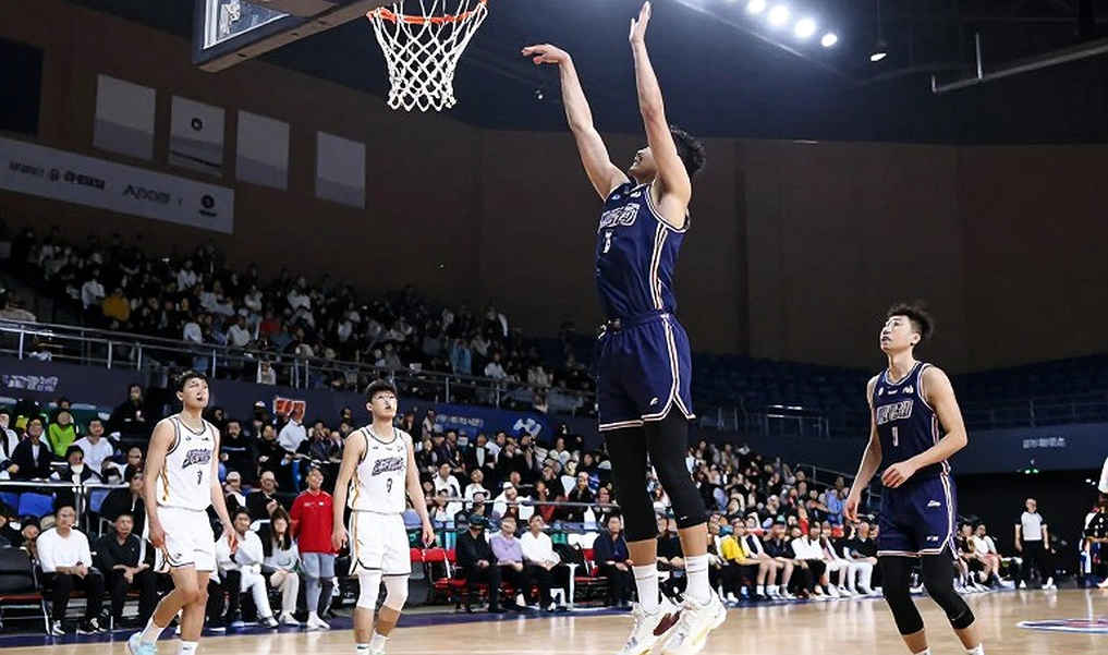 Printezis bất ngờ thăm PAOK, mặc đồ Emperor gặp Spanoulis và Zisis