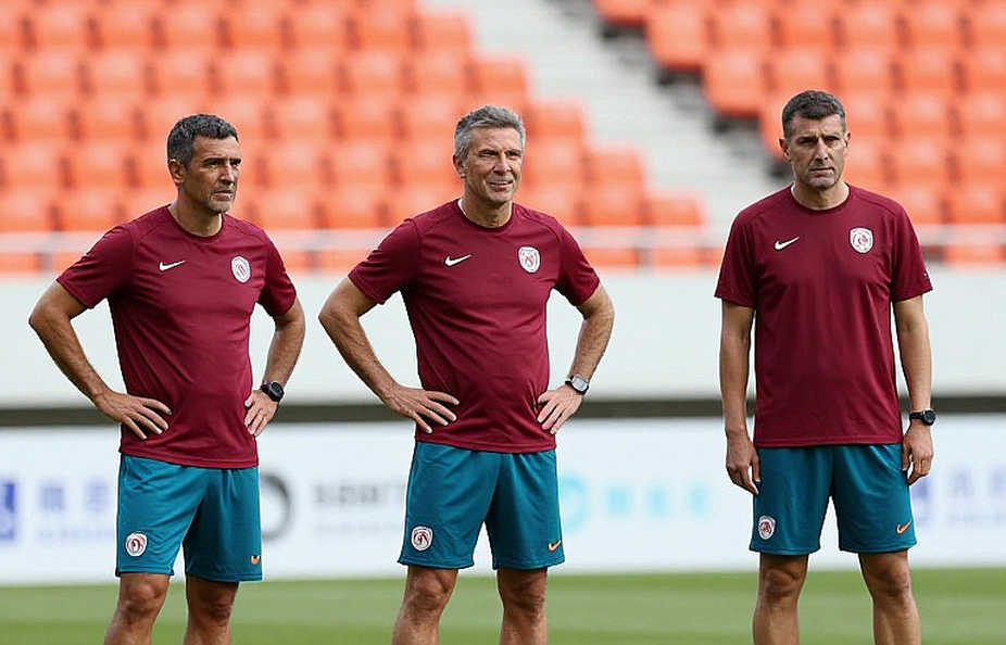 Thẻ đỏ của Phil Foden ở derby Manchester: Roy Keane chỉ thẳng vào Bruno Fernandes Thẻ đỏ của Phil Foden ở derby Manchester: Roy Keane chỉ thẳng vào Bruno Fernandes