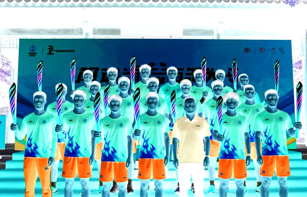 Qủa bóng, cơn đau và bản hợp đồng không có trên giấy tờ