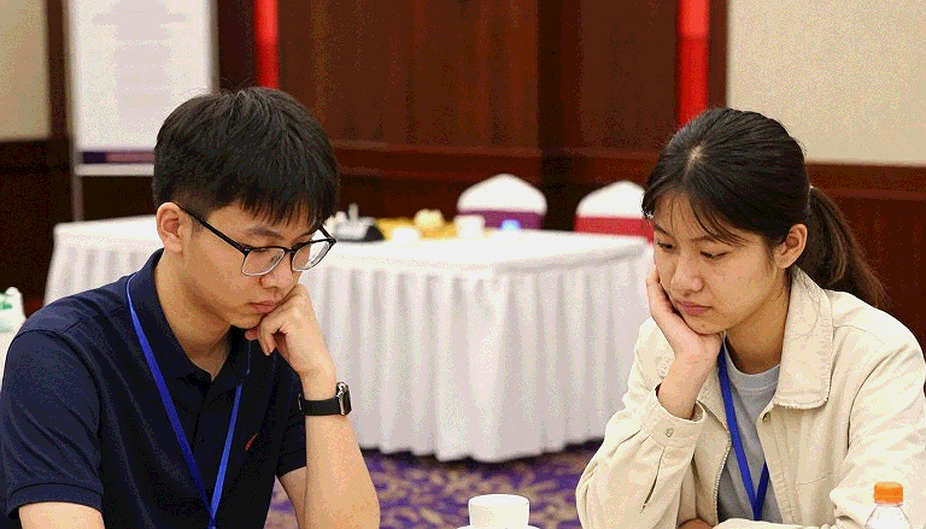 Vén màn Samarkand: Khi nhà vô địch thế giới chơi ở bàn 4 và bài toán vàng của Ấn Độ