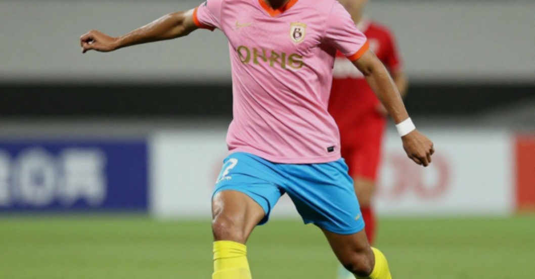 Andros Townsend, the Pitch Roller, and the Contract Nobody Reads: How One Accident Speaks for the Thai Market