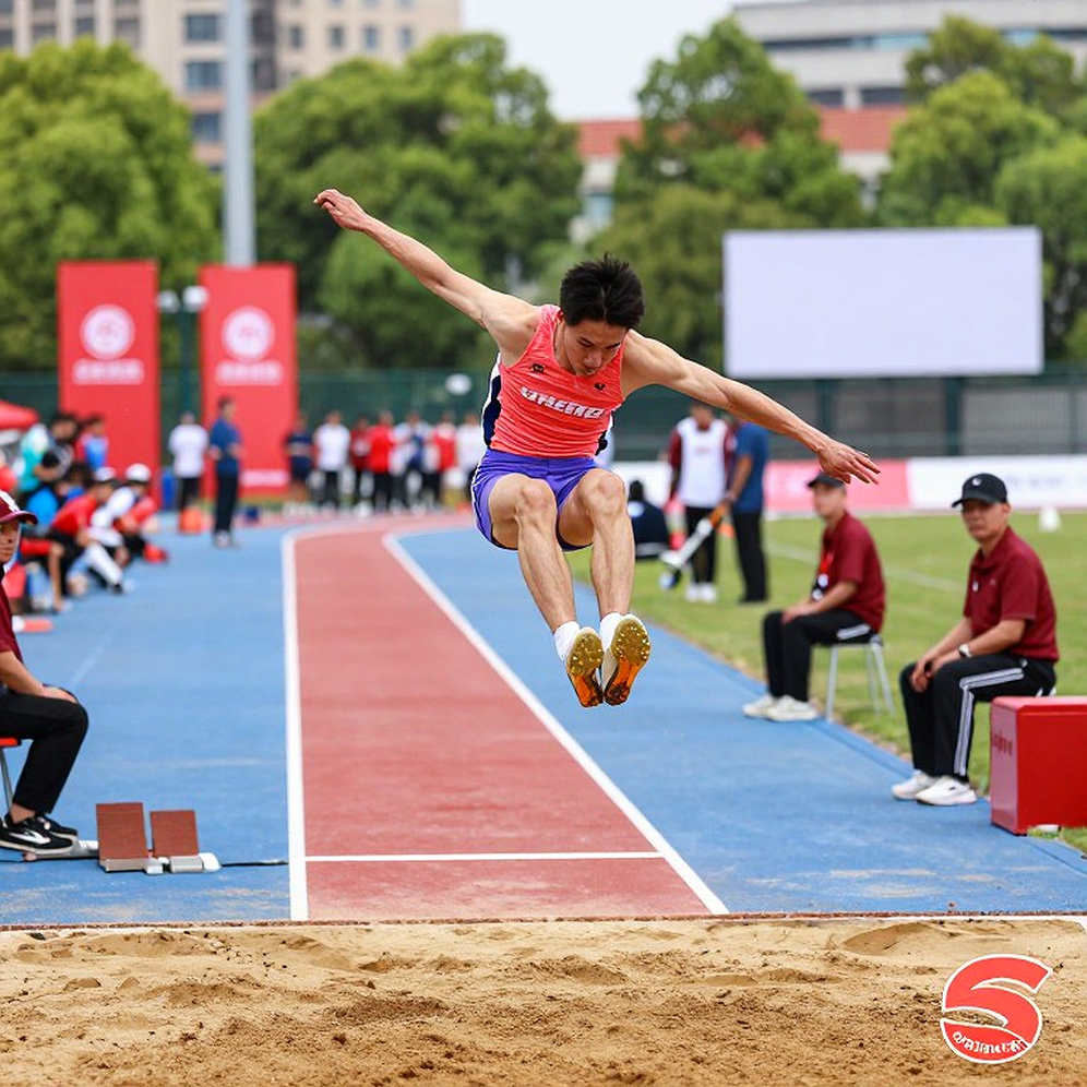 Nụ hôn ở dặm 18 và vết nứt mà marathon phong trào không chịu nhìn