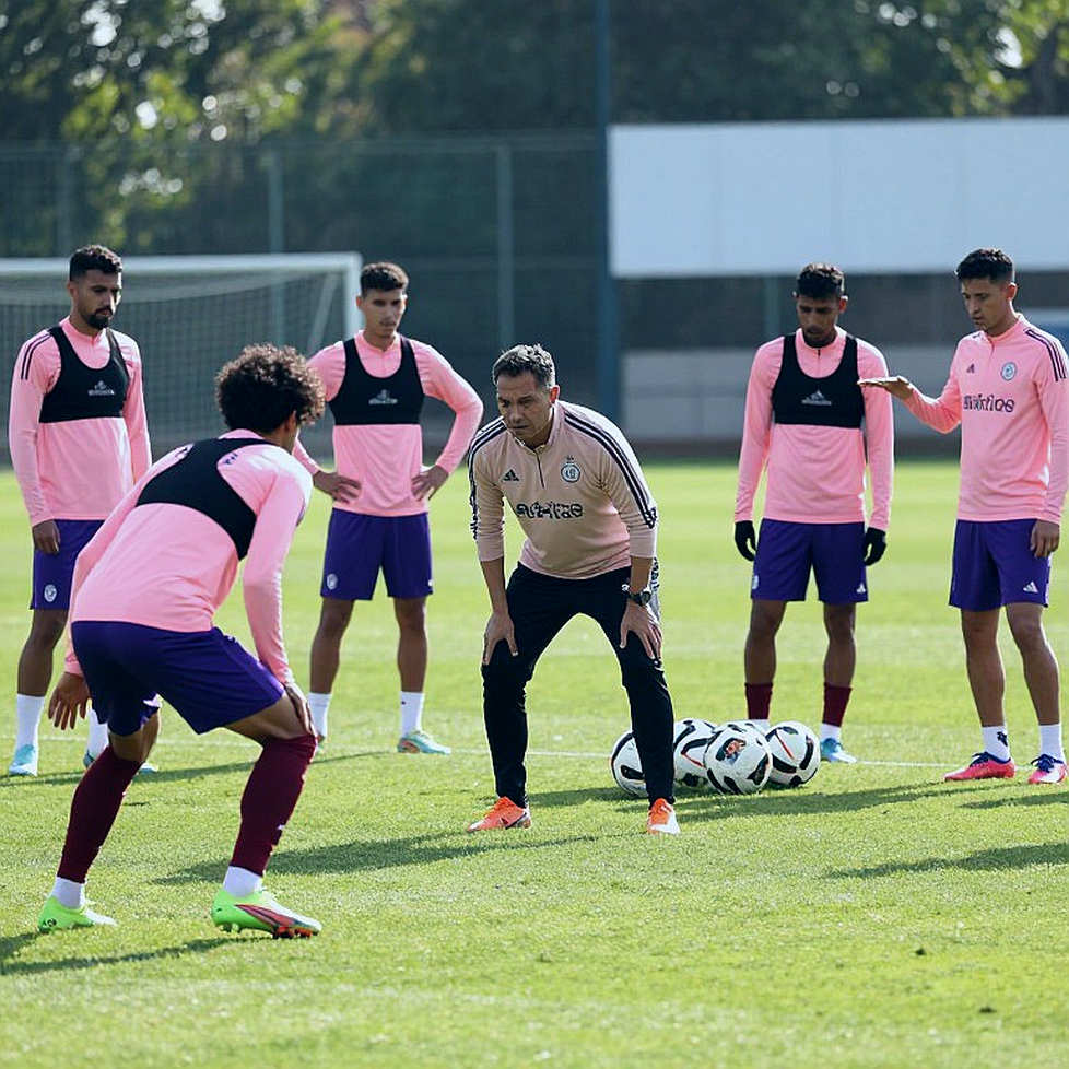 Arsenal thủng lưới bảy bàn, Gabriel sút vọt xà: Nghịch lý của hàng thủ tốt nhất châu Âu Arsenal thủng lưới bảy bàn, Gabriel sút vọt xà: Nghịch lý của hàng thủ tốt nhất châu Âu