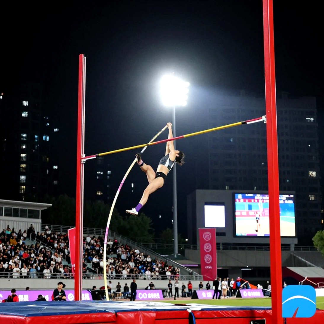 Đôi giày gạch tên tấm huy chương vàng: Asian Games, luật thiết bị và khoảng trống dữ liệu chưa ai lấp